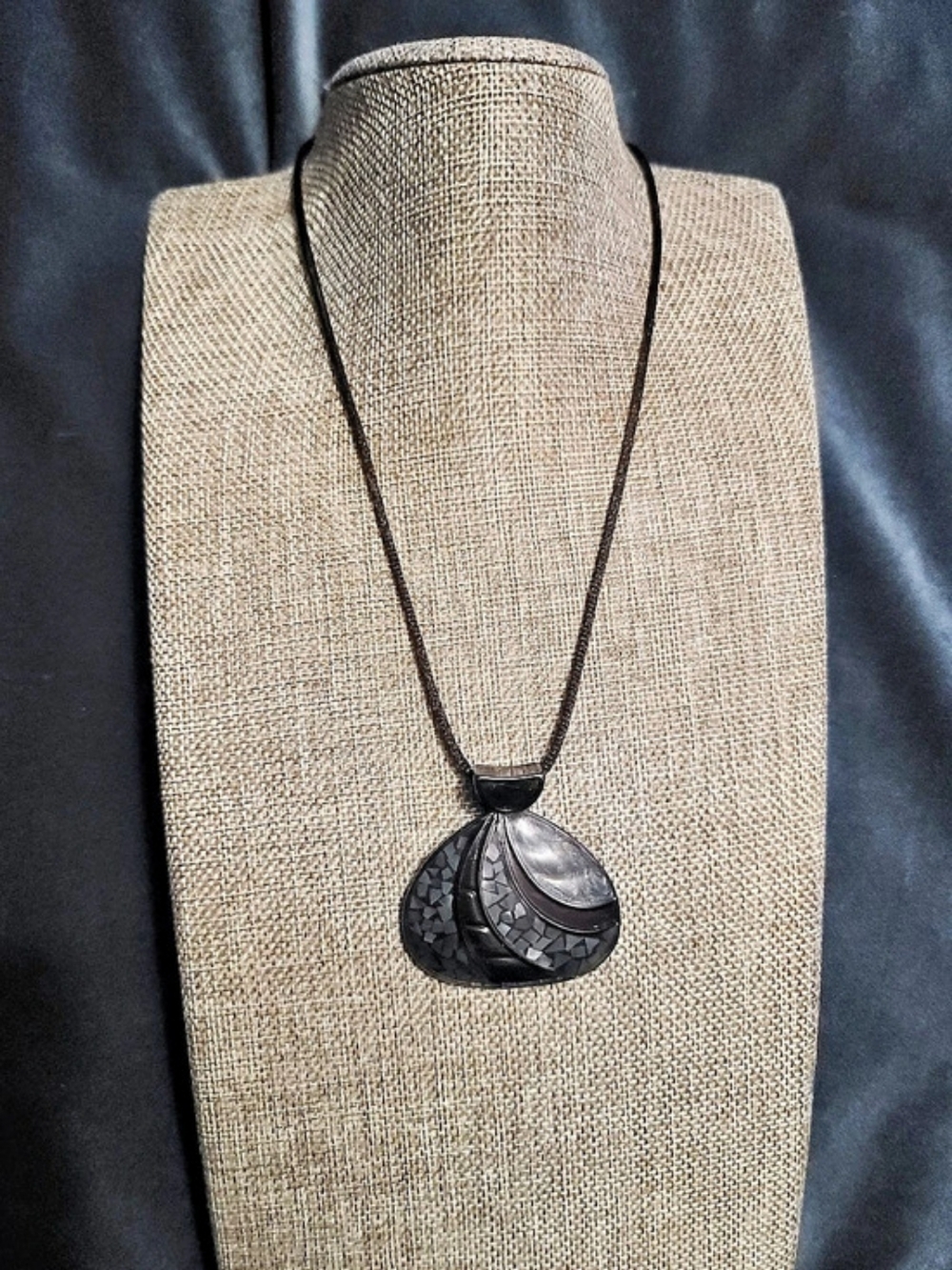 Textured Pendant Necklace in Black & Silver Like New